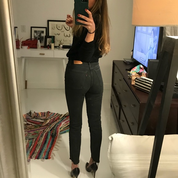 Levi’s high waisted washed black cotton denim a bit strech - Picture 6 of 6